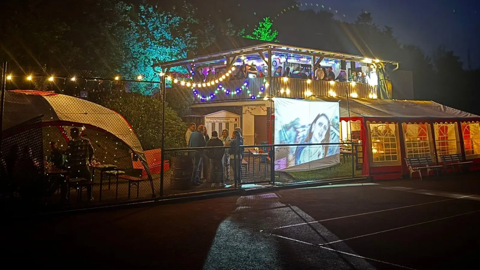 Vereinsheim in „Stimmung” (Bild: Bernhard Birkner)