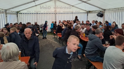 Das volle Zelt auf dem Pfingstfest (Bild: Sandra Schmidt)