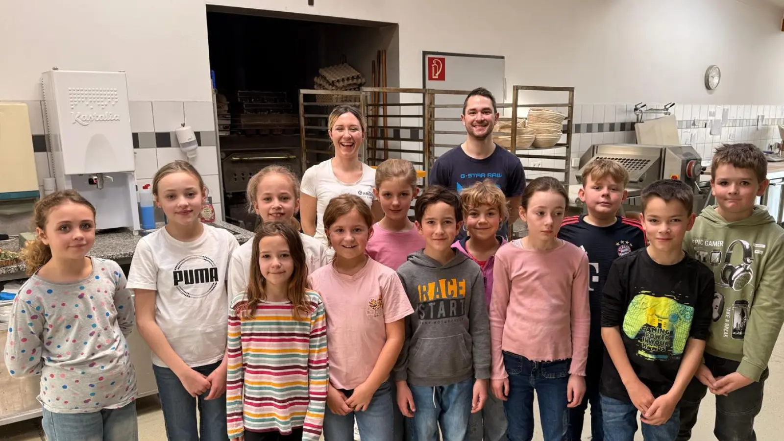 Gruppenfoto Brotbackaktion Kommunionvorbereitung (Bild: Susanne Moos)