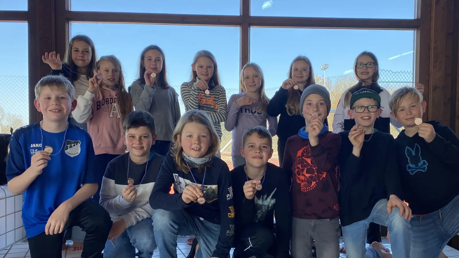 Die besten Schwimmer der Grundschule Erbendorf. (Bild: Sabine Graser)