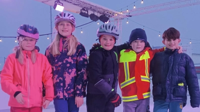 Kinderfeuerwehr „Löschprofis” Atzmannsberg-Köglitz auf der Eisbahn in Kemnath (Bild: Andreas Schraml)