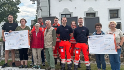 von links: Nico Hundhammer(OWV), Christine Hundhammer(OWV), Sissy Bringer(OWV), Leon Bösl(HVO), Franz Bringer(OWV), Jakob Dorner(HVO), Peter Bäumler(HVO), Leni Götz(HVO), Jonas Uschold(HVO), Christine Hösl(KDFB), Cornelia Schreffl (KDFB (Bild: Fabian Schreffl)