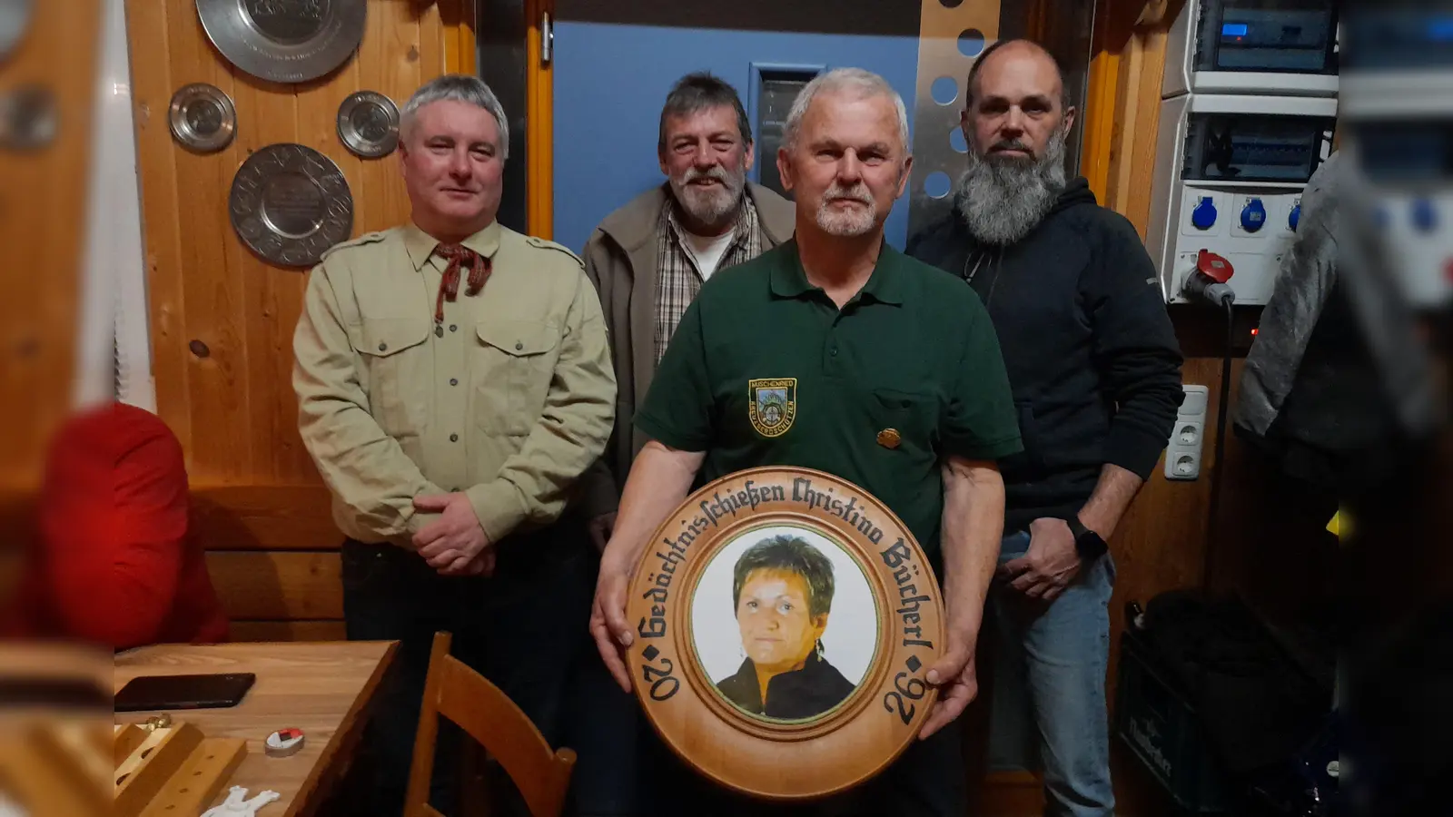 Manfred Bücherl siegreich beim Gedächtnisschießen. (Bild: Markus Stöckerl )