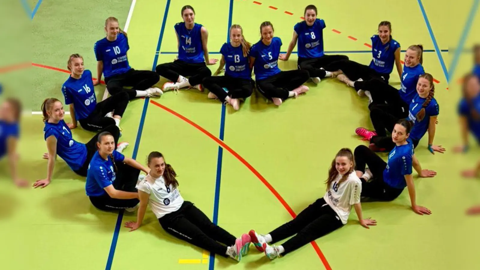 Bundespokalsieg der U 16 in Dresden für Bayern-Mädels - mitten drin Lea Stöhr (Nr.13) als Zuspielerin. (Bild: BVV)