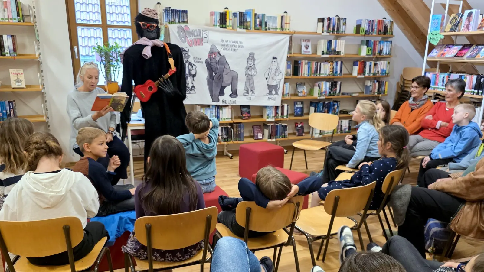 Lesung mit Gorilla (Bild: Georg Dürr (duerr-georg@outlook.de))