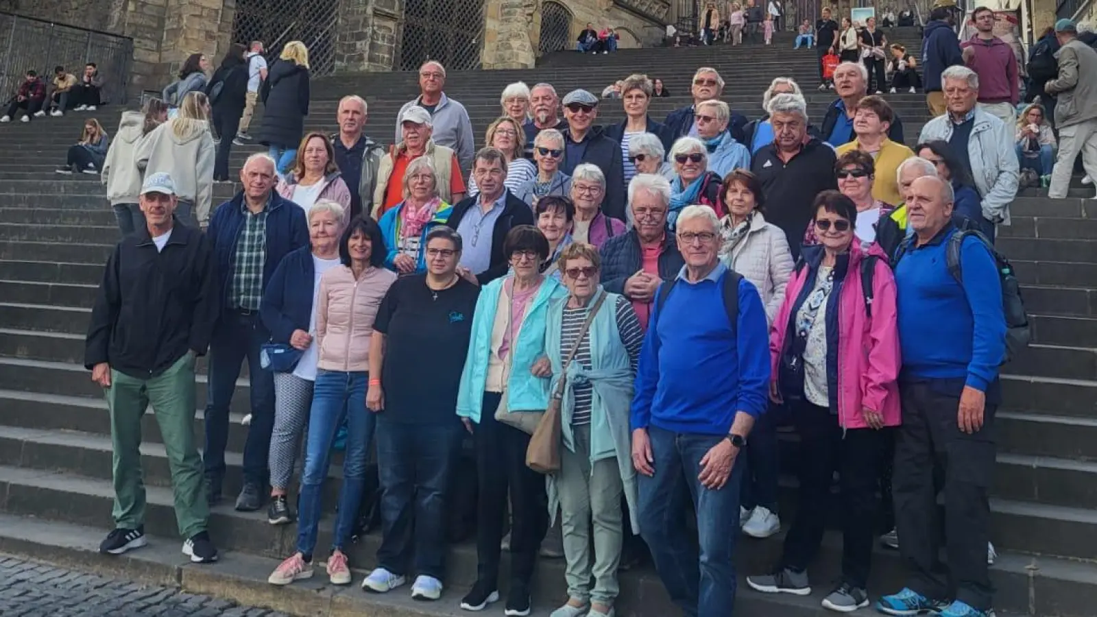 CWG Reisegruppe auf den Domstufen in Erfurt (Bild: Ewald Plößner )