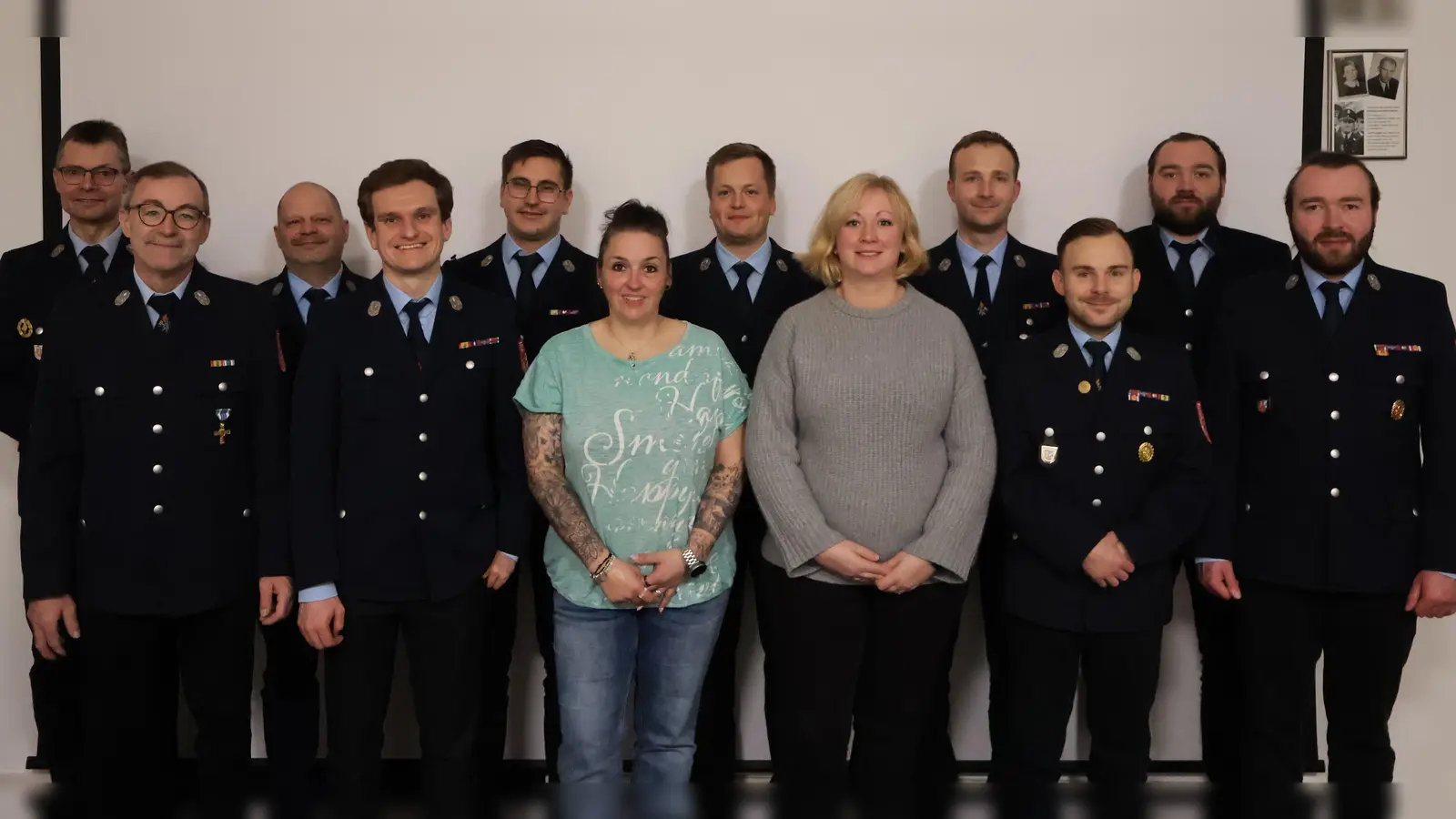 von Links die neu Gewählte Vorstandschaft mit den beiden Kommandanten Josef Giehrl, Gerhard Pfab, Michael Schulze, Martin Amann, Benedikt Lederer, Simone Radowsky, Wolfgang Fischer, Silvia Breit, Michael Pfab, Peter Pfab, Jacob Stauber, Quirin Stauber. (Bild: Heike Stein)