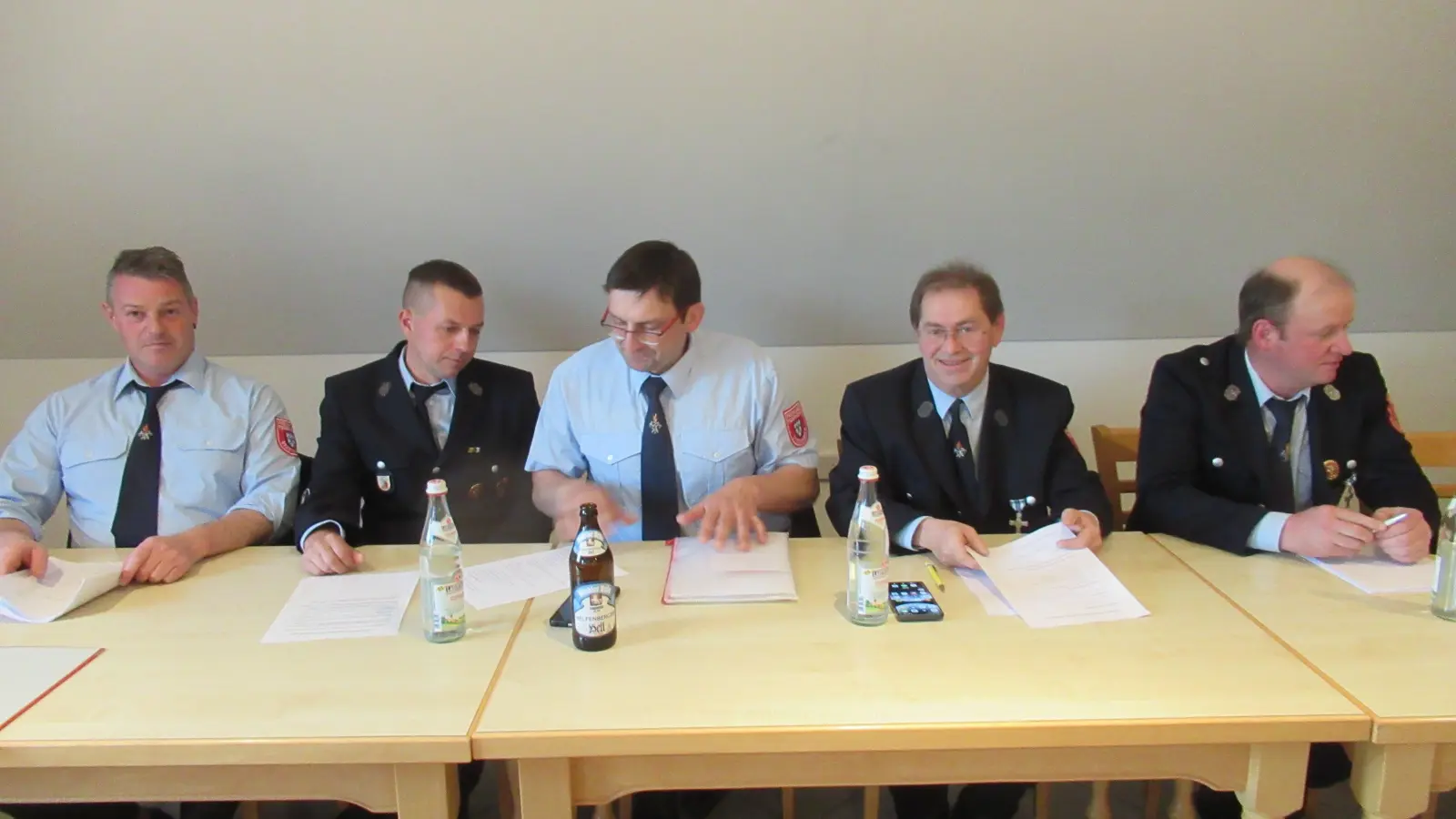 Vorstände der Feuerwehr bei der Jahreshauptversammlung. (Bild: Erwin Schmidbauer)