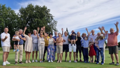 Der Sponsor mit den Siegern des Turniers (Bild: Andrea Graf)
