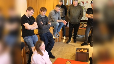 Für Abwechslung sorgten die Übungen „am Objekt”, die immer wieder für Abwechslunng zum theorerischen Stoff sorgten. (Bild: Michael Wiesnet)