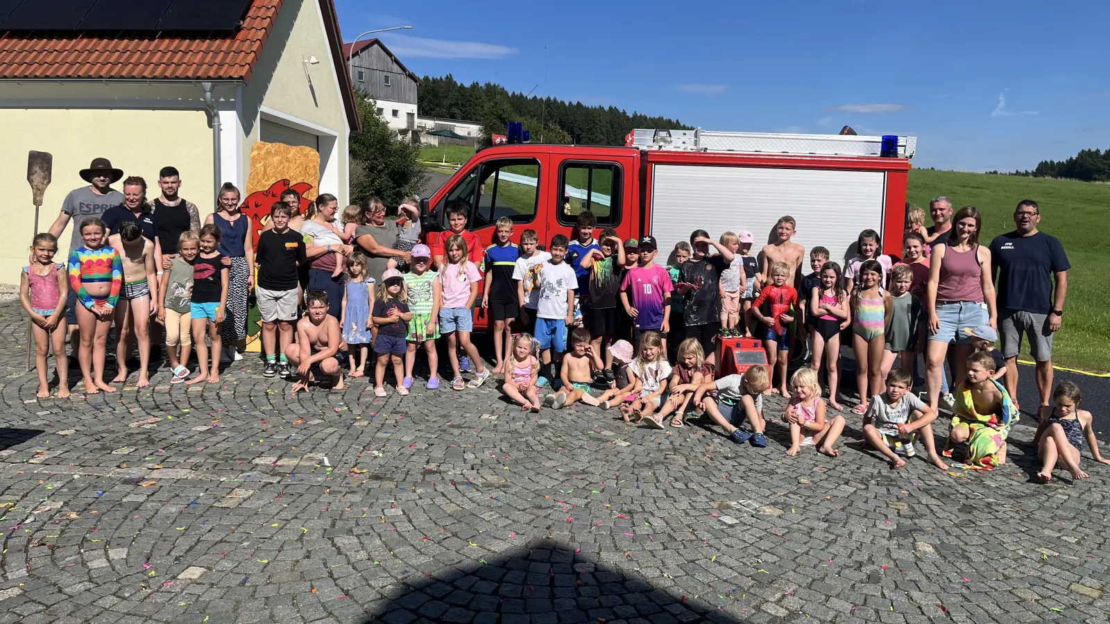 Die Teilnehmer und Helfer des Ferienprogramms (Bild: Fabio Landstorfer)