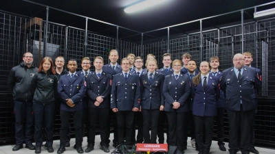 Die Teilnehmer des Herbst - Atemschutzlehrgangs des Landkreises Tirschenreuth stellten sich zum Abschluss zum Gemeinschaftsfoto auf. (Bild: Julia Bäuml)