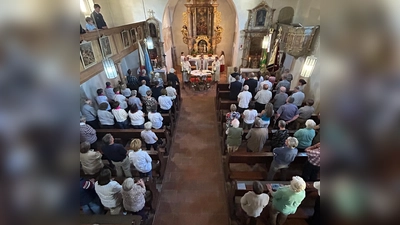 Blick von der Empore in der Simultankirche in den Altarraum (Bild: Dr. Manfred Bauer)
