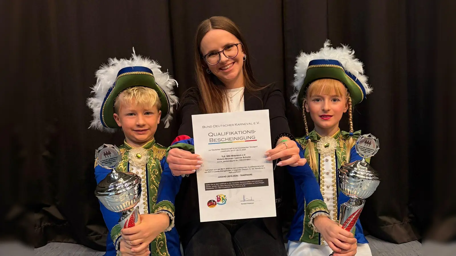 Tanzpaar Victoria Brunner &amp; Lennox Schulze mit ihrer Trainerin Leonie Panitzek (Bild: Sandra Panitzek)