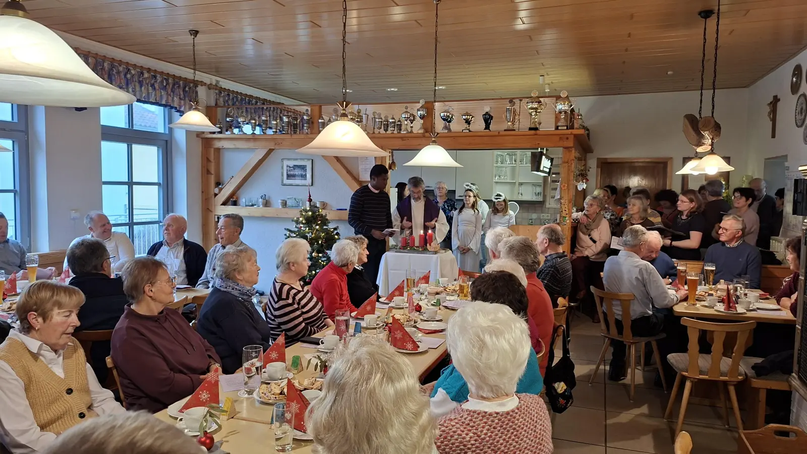 Kurze Andacht bei der Seniorenadventsfeier (Bild: Yvonne Ketzer)