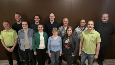 Die Vorstandschaft wurde in Teilen im Amt bestätigt, sowie neue Mitglieder gewonnen. Weiterhin 1. Vorsitzender ist Lukas Kodalle (2.v.r.), sein neuer Stellvertreter ist Michael Bladeck (links) (Bild: Florian Schlegel)