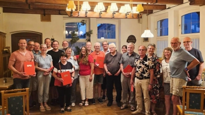 Gruppenfoto, Geehrte und Vorstandschaft. (Bild: Walberer )
