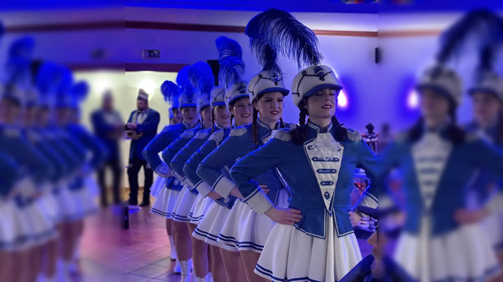 Die Garde Narrhalla Haselmühl sorgt beim SSV Paulsdorf wieder für super Stimmung.  (Bild: Tobias Becht)