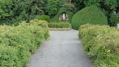 Im Bild die Lourdesgrotte in Fockenfeld soll heuer im Herbst neu angepflanzt werden, darauf verständigten sich die Mitglieder in der Jahreshauptversammlung. (Bild: Max Bindl)