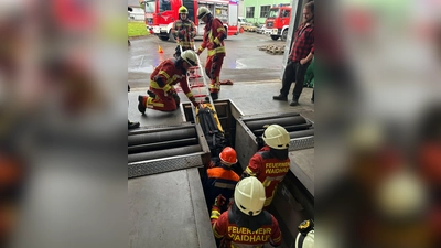 Grubenrettung via Spineboard (Bild: Vera Stahl)