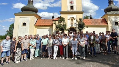 Bild der Gruppe bei der Wallfahrtskirche<br><br> (Bild: Olina Koudelova)
