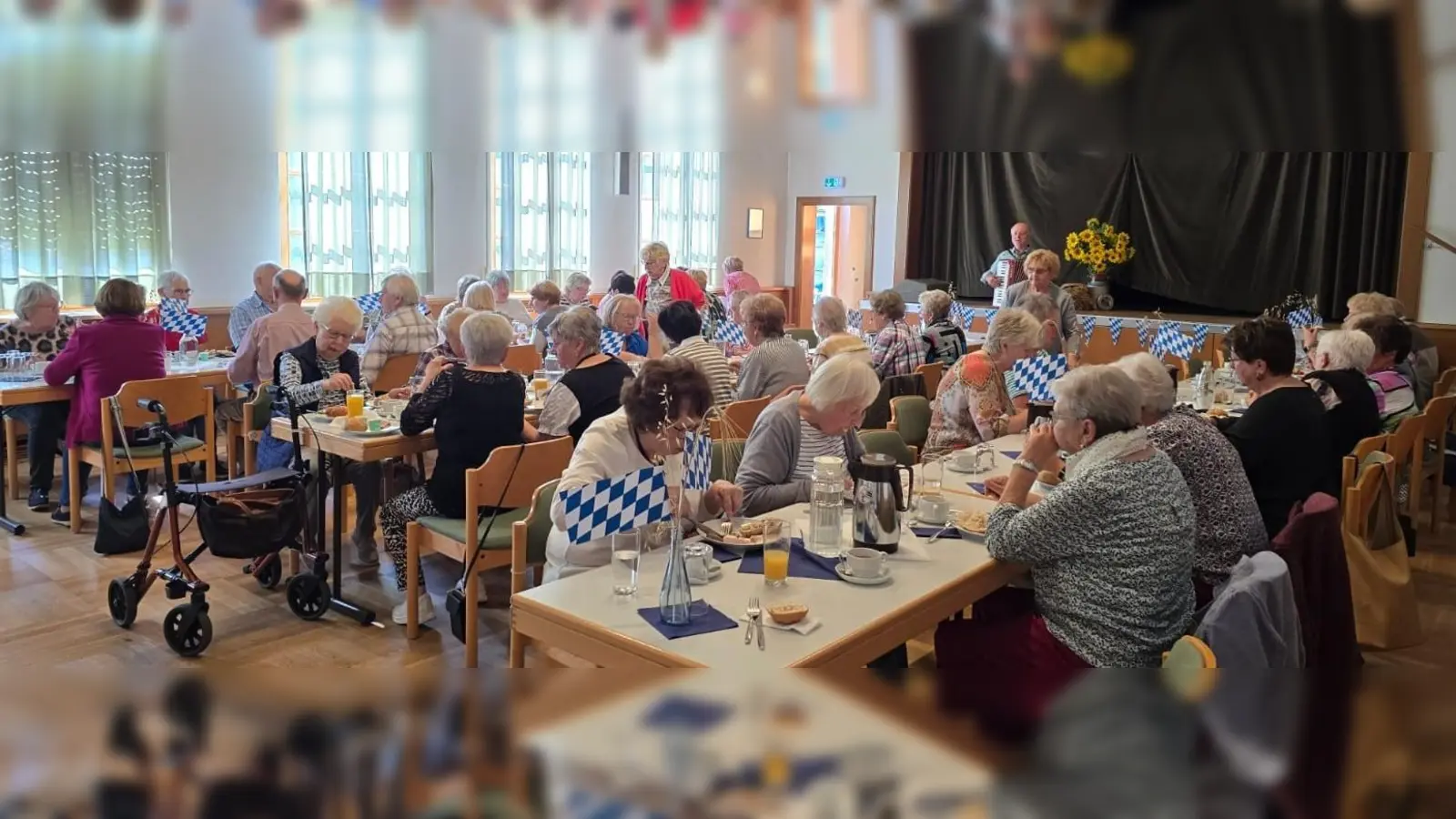 Unterhaltsam, fröhlich und genüsslich ging es bei der Vorkirchweihfeier des Katholischen Seniorenkreises im Pfarrheim St.Josef zu. (Bild: Marlene Noetzel)