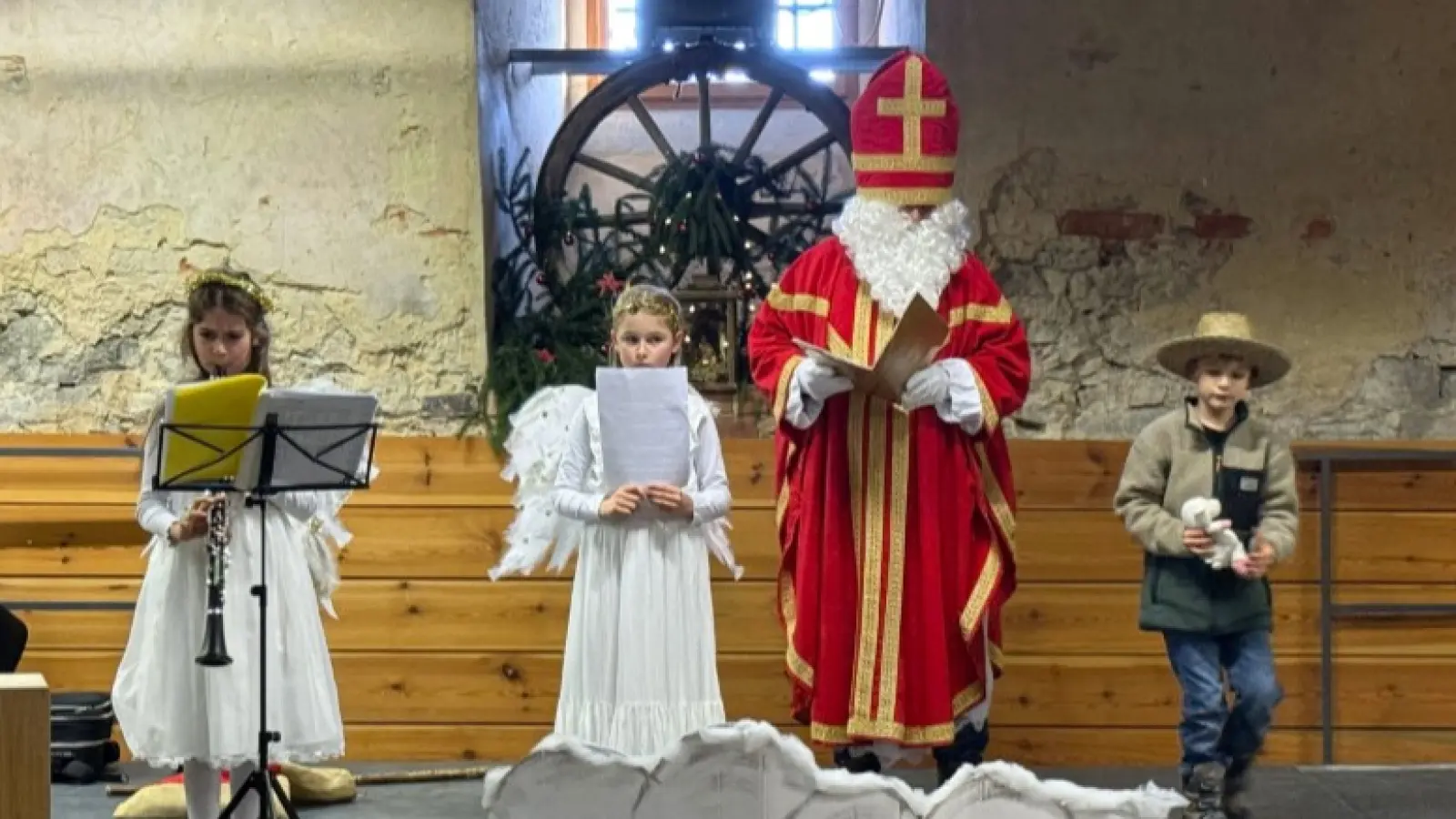 Nikolaus mit Engeln und Hirte (Bild: Christl Gaigl )