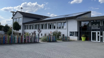 Ansicht Schulgebäude Schnaittenbach<br> (Bild: Michaela Bergmann)