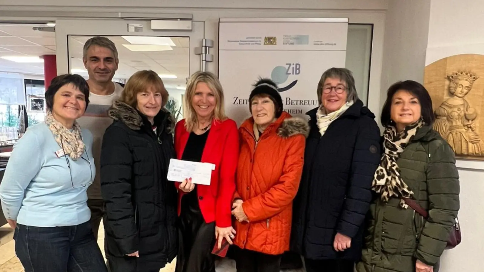 von links nach rechts: Inge Neiswirth (Hauswirtschaftsleitung), Thomas Jurgeit (Pflegedienstleitung), Evi Rauch (KdFB), Marina Fink (Heimleitung), Johanna Lang (KdFB), Erika Beer (KdFB), Monika Raab (KdFB). (Bild: Evi Rauch)