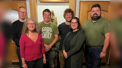 v.l. Pro Su-Ro Schatzmeister Michael Braun, Geschäftsführerin Yvonne Rösel, 2. stellvertretender Vorsitzender Andreas Schmidt, erster Vorsitzender Christof Ottmann, 1. stellvertretende Vorsitzende Daniela Meidenbauer, Bürgermeister Stefan Frank. (Bild: Yvonne Rösel)