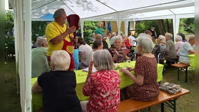 Clown Georg Holfelder verbreitet gute Stimmung (Bild: Sylvia Benjamin)