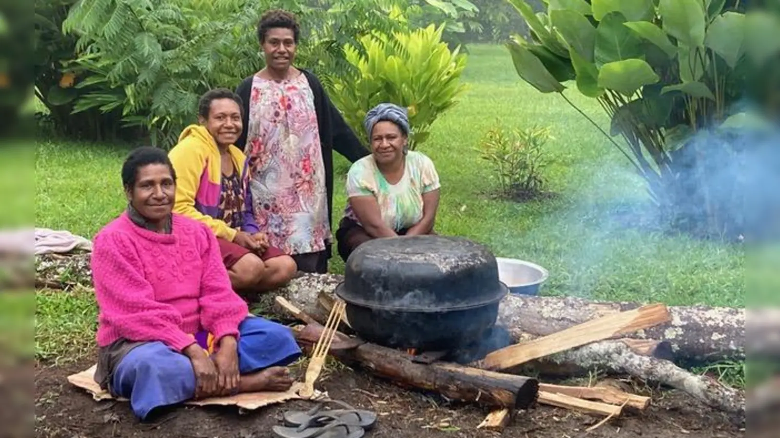 Frauen in Papua-Neuguinea beim Kochen. (Bild: Jomie Wild )