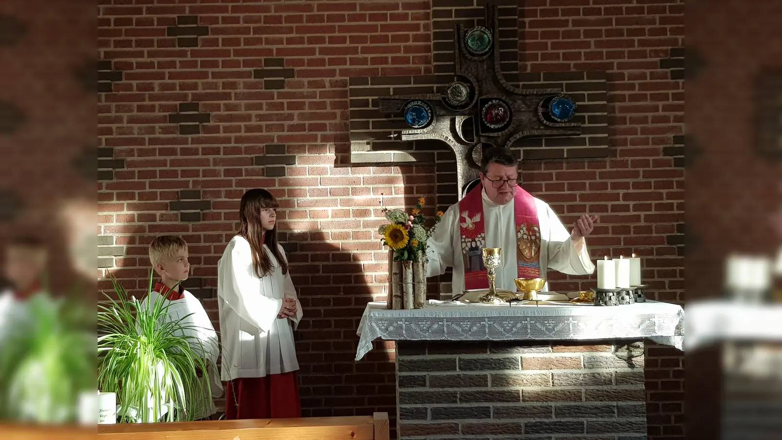 Pfarrer Udo Klösel hielt den Festgottesdienst zum Patrozinium der Dorfkapelle in Gaisheim die dem hl. Jakobus geweiht ist.  (Bild: Peter Garreiss)