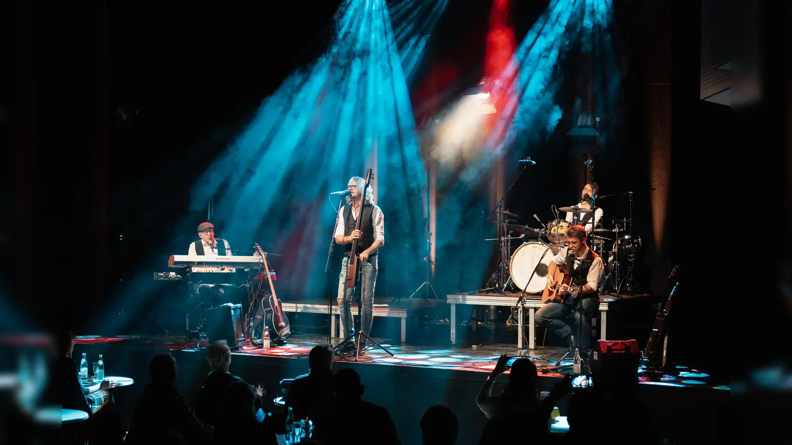 HUEBNOTIX – Eine musikalische Reise durch 60 Jahre Rockgeschichte (Bild: Luka Popp)