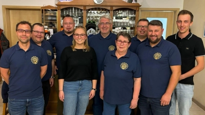 Geführt werden die D´Racheringer Panduren derzeit von (von links) Jürgen Baldauf, Stefan Gilch, Sebastian Gilch, Ramona Nübler, Thomas Graml, Gabi Pongratz-Paul, Stefan Kammermeier, Daniel Müller und Stefan Nübler. (Bild: Thomas Graml )