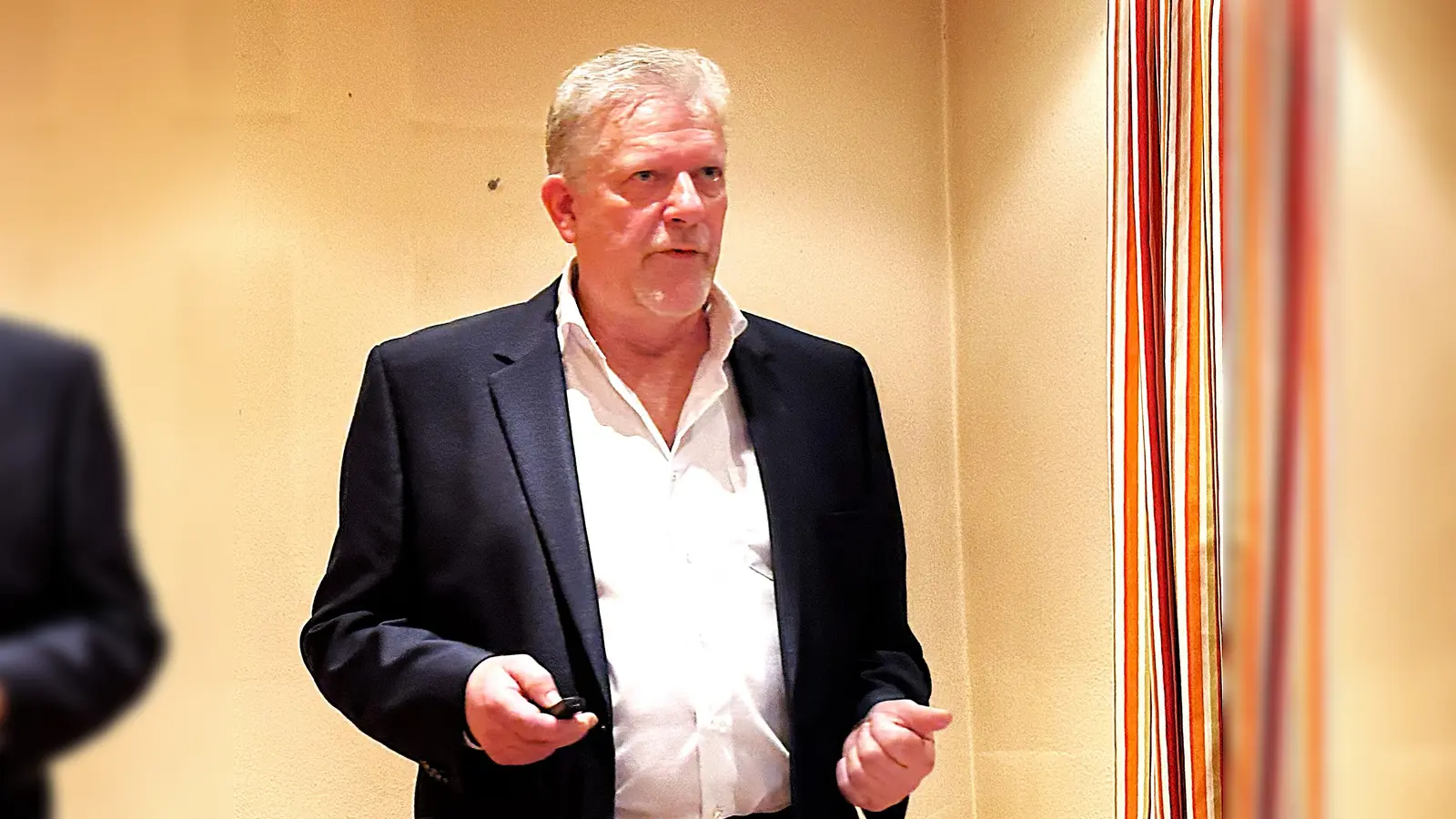 SPD-Bürgermeisterkandidat Roland Zeitler stellt seine Pläne und Ideen vor. (Bild: Isgard Forschepiepe)