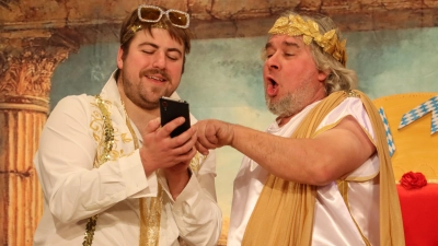 Eine Sensation war das letzte Stück „Dämmergötterung” der Riedener Theatergruppe „D´Goaslandler”. Im August feiert die Sparte des Heimatvereins ihr 25-jähriges Bestehen. (Bild: Michael Rabenhofer)