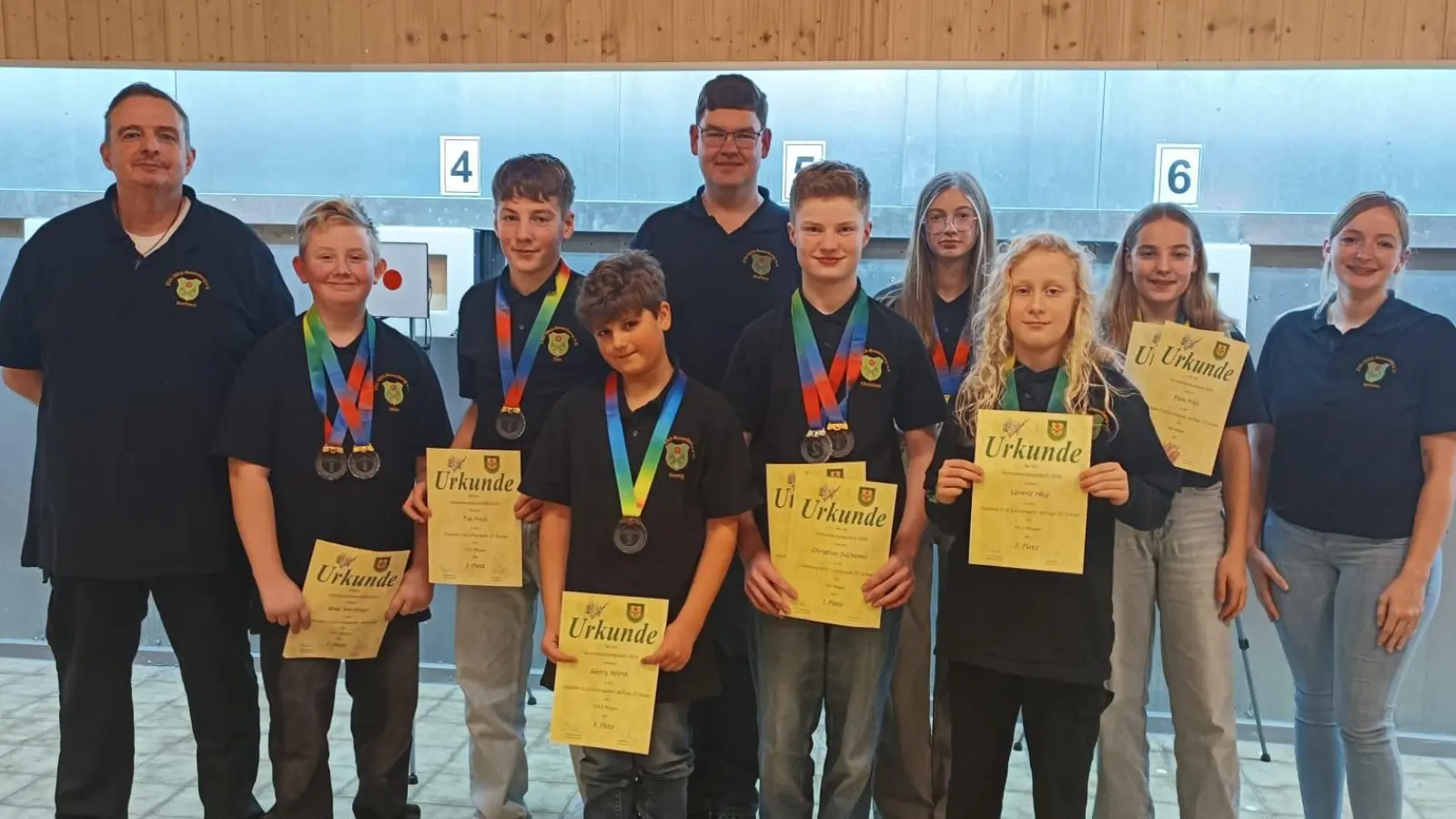 v.l.n.r Weidinger Norbert, Weidinger Mika, Pröls Tim, Wirth Georg, Rupprecht Markus, Suchomel Christian, Weiß Jasmin, Högl Lorenz, Pröls Fiona, Marek Miriam. (Bild: Reinhold Brandl)