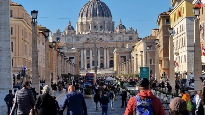 Pilger der Hoffnung auf dem Weg zum Petersdom. (Bild: Markus Brunner)