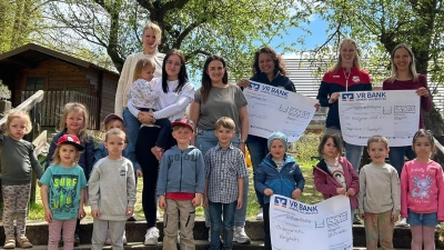 Übergabe der Spenden. (Bild: Jennifer Pirner)