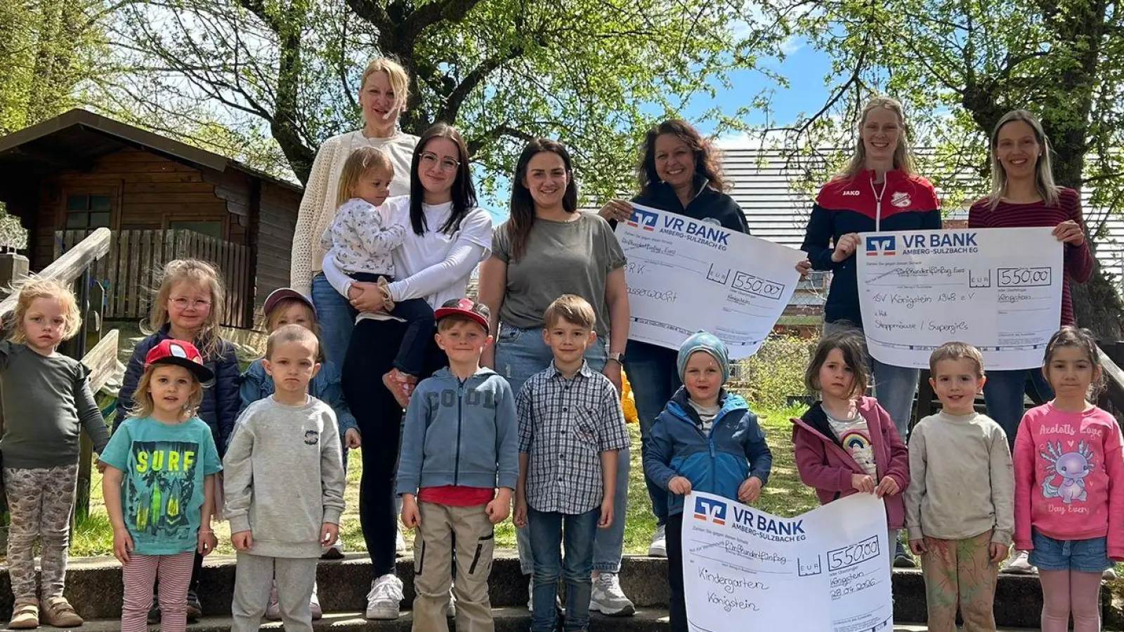 Übergabe der Spenden. (Bild: Jennifer Pirner)