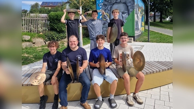Die Schlagzeuger des Nachwuchsensembles (NWE) des Kolping-Spielmannszugs Oberviechtach beim ersten „SoundLab – Klanglabor des NWE”. (Bild: Judith Schneeberger)