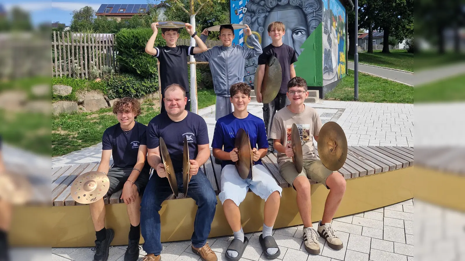Die Schlagzeuger des Nachwuchsensembles (NWE) des Kolping-Spielmannszugs Oberviechtach beim ersten „SoundLab – Klanglabor des NWE”. (Bild: Judith Schneeberger)