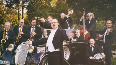 Peter Wittmann und das Ballhausorchester präsentieren ihr Programm „Eine Sommernacht der wilden Zwanziger“. (Bild: Uli Zrenner-Wolkenstein)