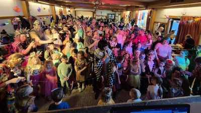 Großer Andrang herrschte beim „Würstlschnappen”. (Bild: Nadine Graf)