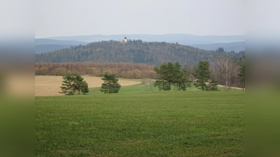 Blick auf die Wallfahrtskirche Eixlberg (Bild: Anna Gottschalk)
