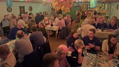 Volles Haus beim Schnaittenbacher Weinfest 2025 (Bild: Thomas Hottner)