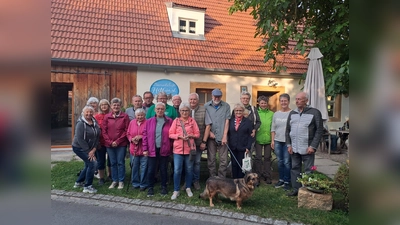 Die Radtour des OGV Sigl machte Halt im Hüthäusl in Kleinschönbrunn.  (Bild: Kredler Angela)
