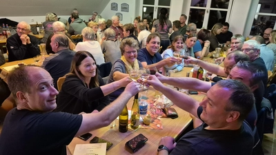 Gute Stimmung herrschte beim EST-Weinabend in Eigelsberg. (Bild: Gottfried Berger)