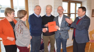 Überreichung des Sozialpreises 2025 durch Dr. Matthias Loew. Die SPD gratuliert.  (Bild: Helmut Kunz)